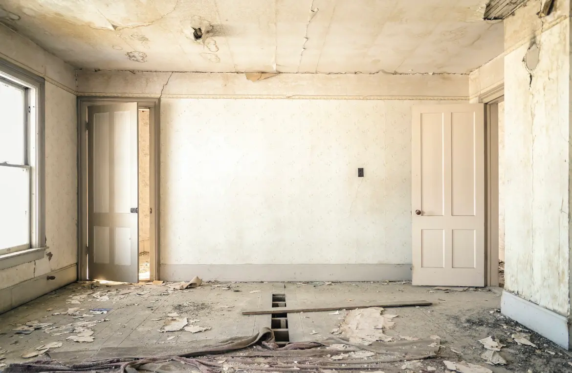 Waste disposal crew managing a cleanout project in Welsh
